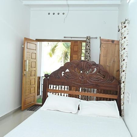 Kayalvarath Paradise Apartment Mundrothuruth Ngoại thất bức ảnh